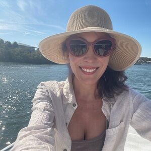 Meet your Posher, Sage